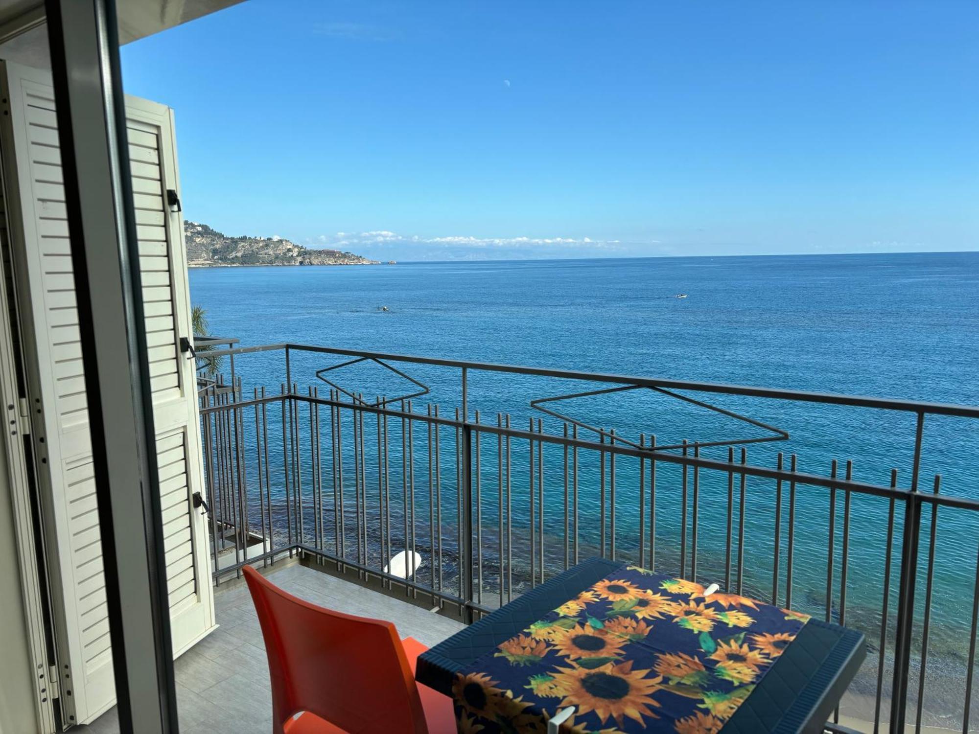 Ferienwohnung La Mansarda Giardini-Naxos Exterior foto