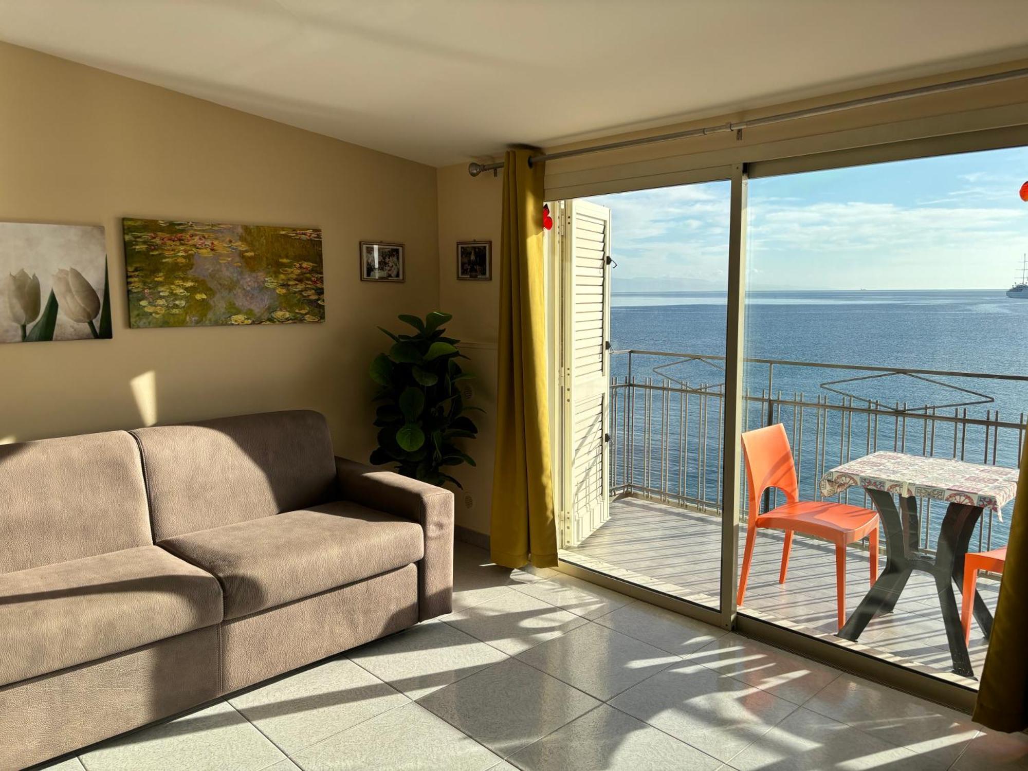 Ferienwohnung La Mansarda Giardini-Naxos Exterior foto