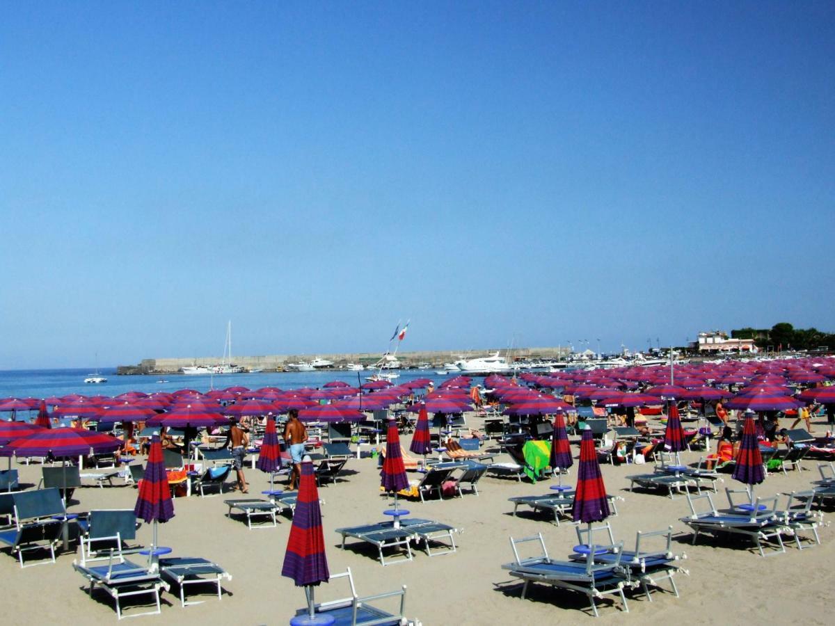 Ferienwohnung La Mansarda Giardini-Naxos Exterior foto
